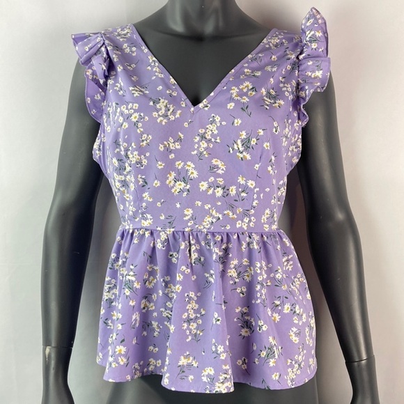 Shein lavender flutter sleeve blouse with tiny daisies medium - Picture 1 of 6